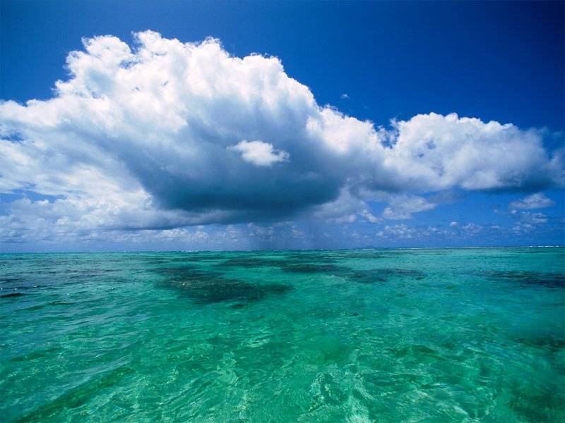 immagini di cieli e mare, uno solo, orizzonte uniti, azzurro, nuvole, sfondi azzurri