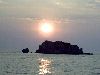 tramonto alto sul isolotto, vista spiaggia corfu, foto calar del sole